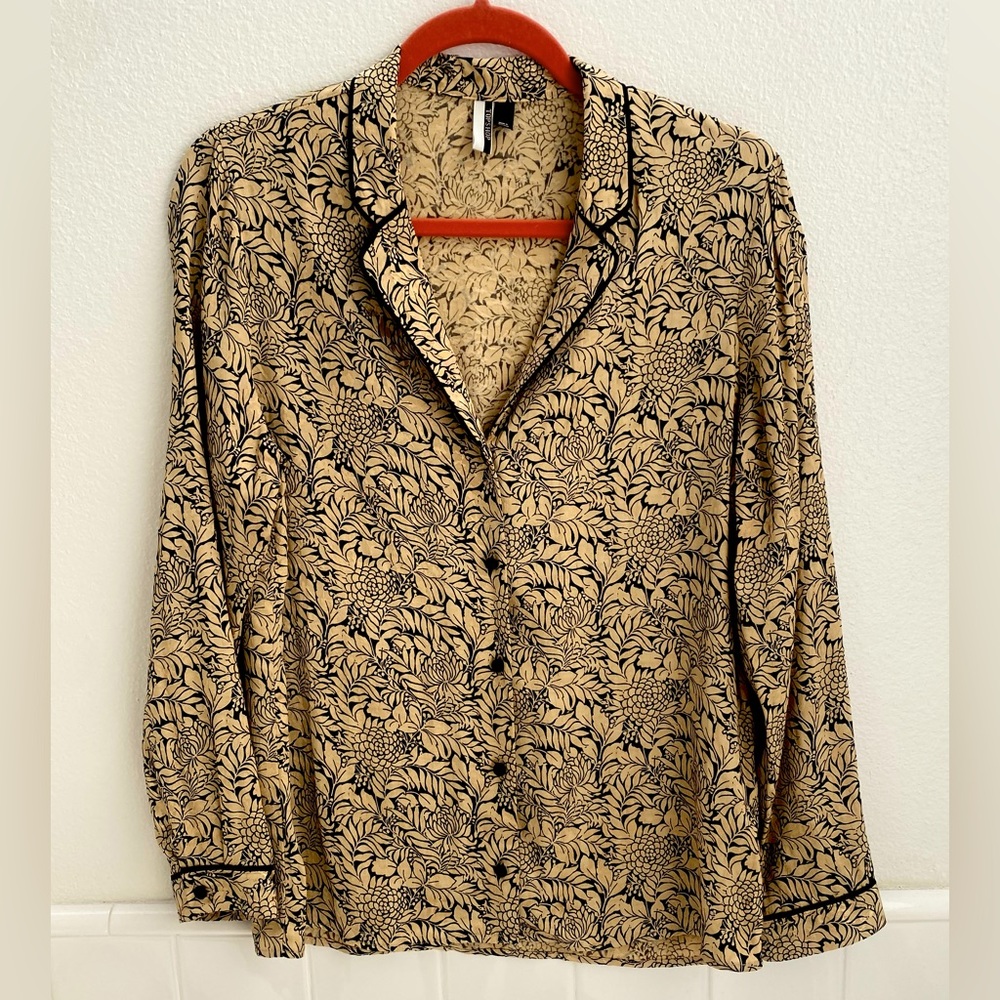 Top Shop NWOT Size US 4 Long Sleeve Blouse with gold & black floral print button - Picture 1 of 12